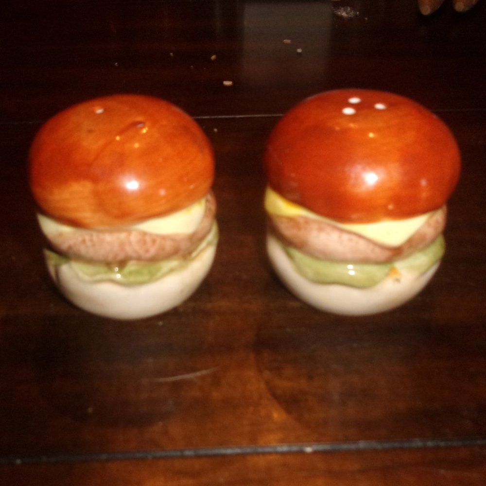 Salt pepper shakers set cheeseburgers figural